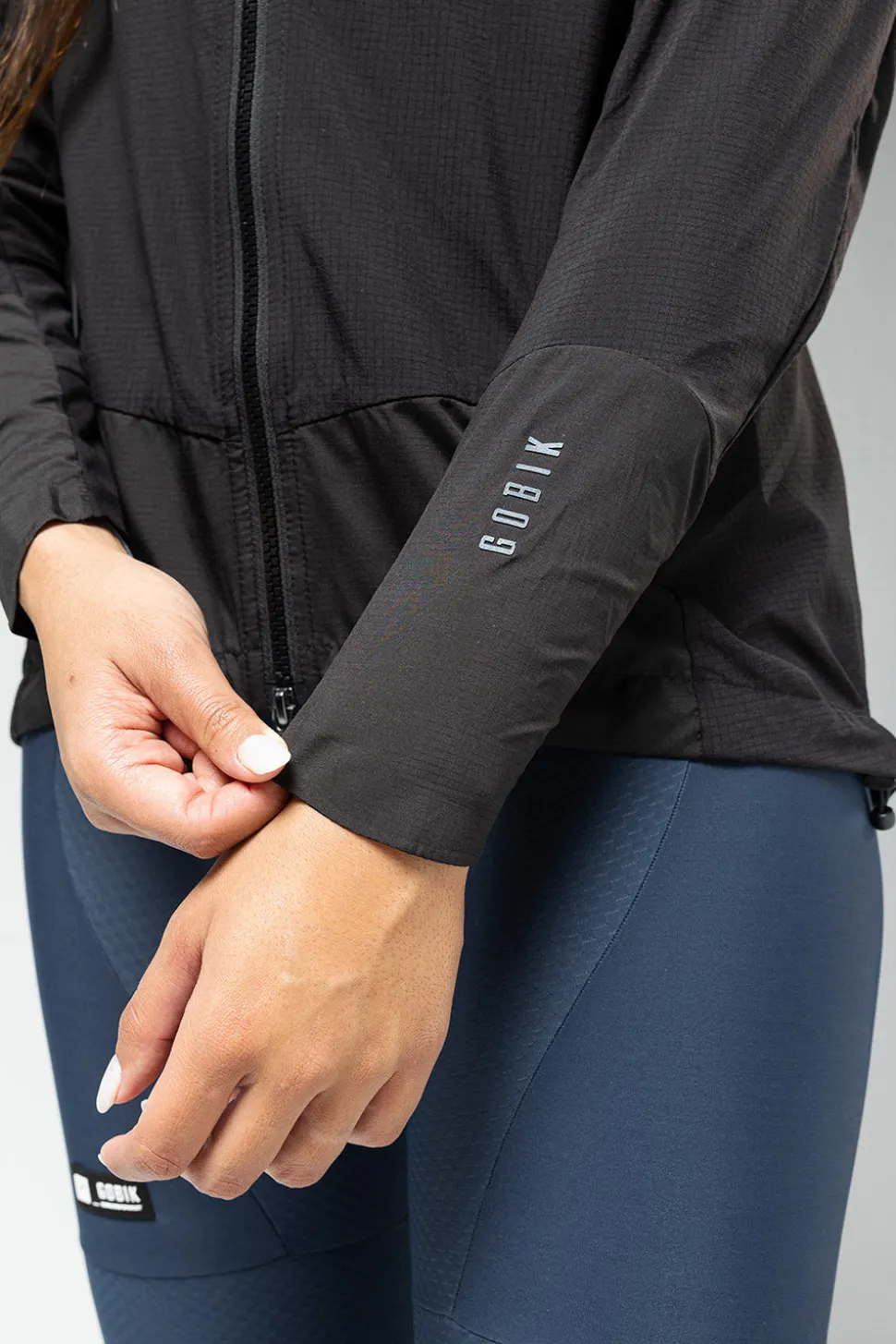 Chaquetas>GOBIK CHAQUETA LIGERA UNBEAT MUJER ROYAL BLACK