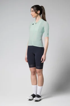 Indoor | Gravel><noscript><img width=